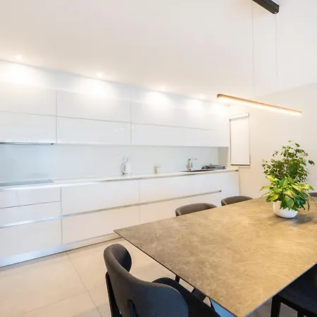 Ngh12 - Lovely, Spacious 2 Bedroom Apartment. Apartment *