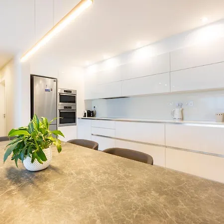 Ngh12 - Lovely, Spacious 2 Bedroom Apartment. Naxxar