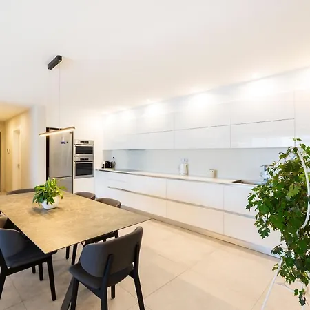 Apartment Ngh12 - Lovely, Spacious 2 Bedroom Apartment.