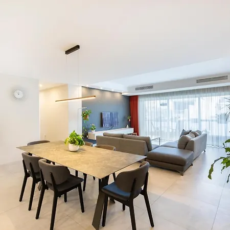 Ngh12 - Lovely, Spacious 2 Bedroom Apartment. *