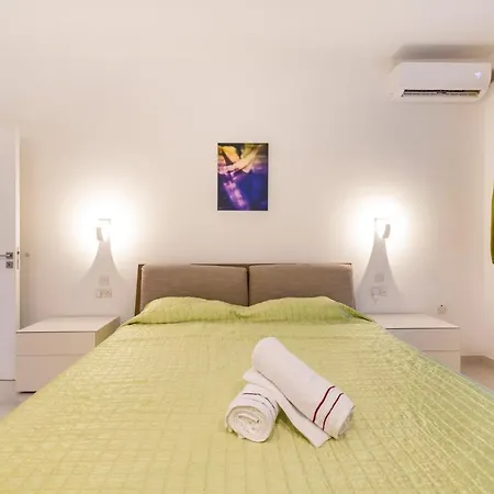 Ngh12 - Lovely, Spacious 2 Bedroom Apartment. * Naxxar