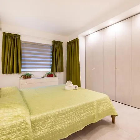 Ngh12 - Lovely, Spacious 2 Bedroom Apartment. Naxxar