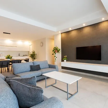 Ngh12 - Lovely, Spacious 2 Bedroom Apartment. *