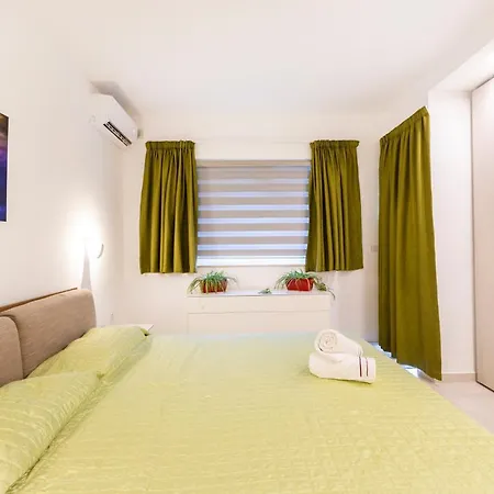 Apartment Ngh12 - Lovely, Spacious 2 Bedroom Apartment. *